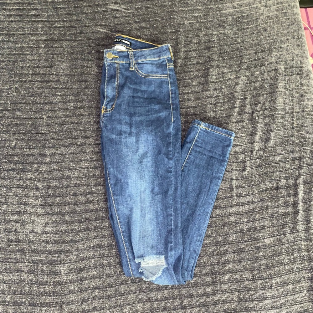Dark blue high- rise ripped at the knee jegging jeans